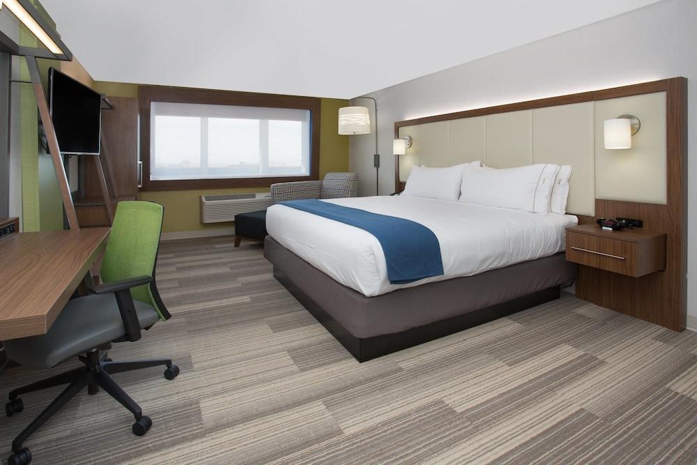 Holiday Express & - East By Ihg Hotel 3*