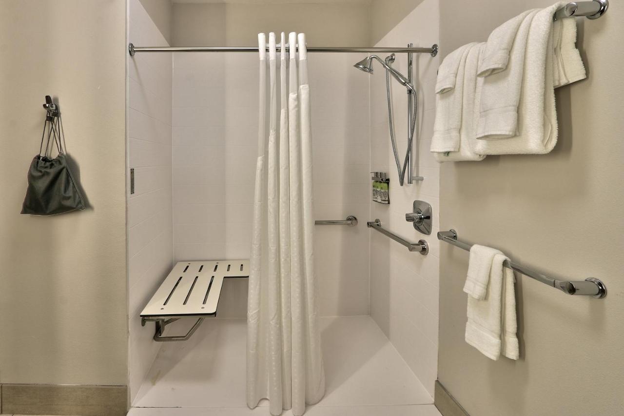 Hotel Holiday Express & - East By Ihg 3*
